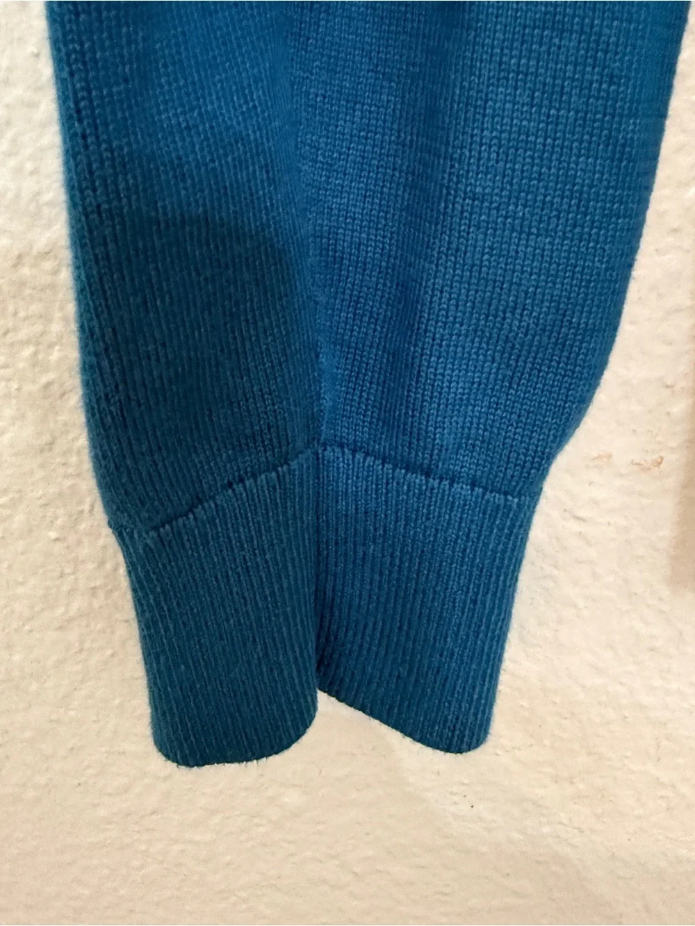 Lands' End Men’s Teal V-Neck Pullover Sweater